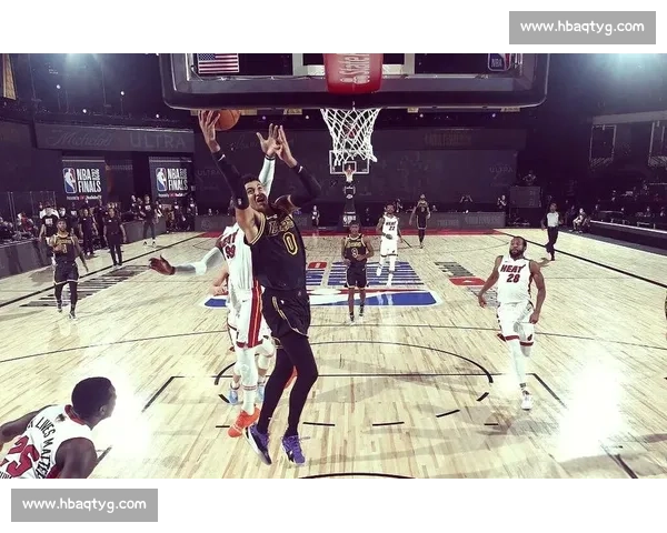 湖人战热火精彩对决回顾：詹姆斯力压巴特勒助队取胜